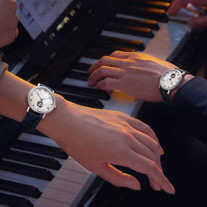 Round Watch in White Gold with Diamonds
