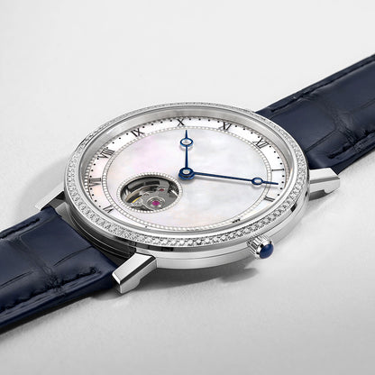 Round Watch in White Gold with Diamonds