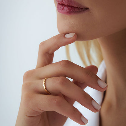 14K Gold Alternating Size Oval Ring | Stackable Minimalist Band for Women | Layering Jewelry | VLOVE