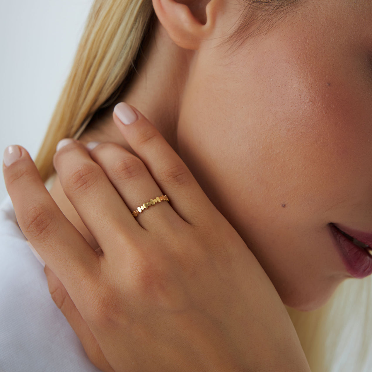 14K Gold Alternating Size Oval Ring | Stackable Minimalist Band for Women | Layering Jewelry | VLOVE