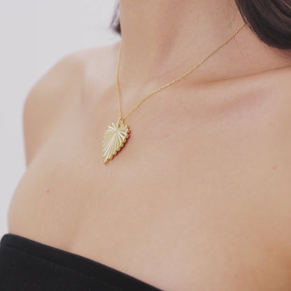 Sunburst Heart Necklace | 14K Solid Gold Romantic Jewelry | Solar Design Pendant for Women | Gift for Her
