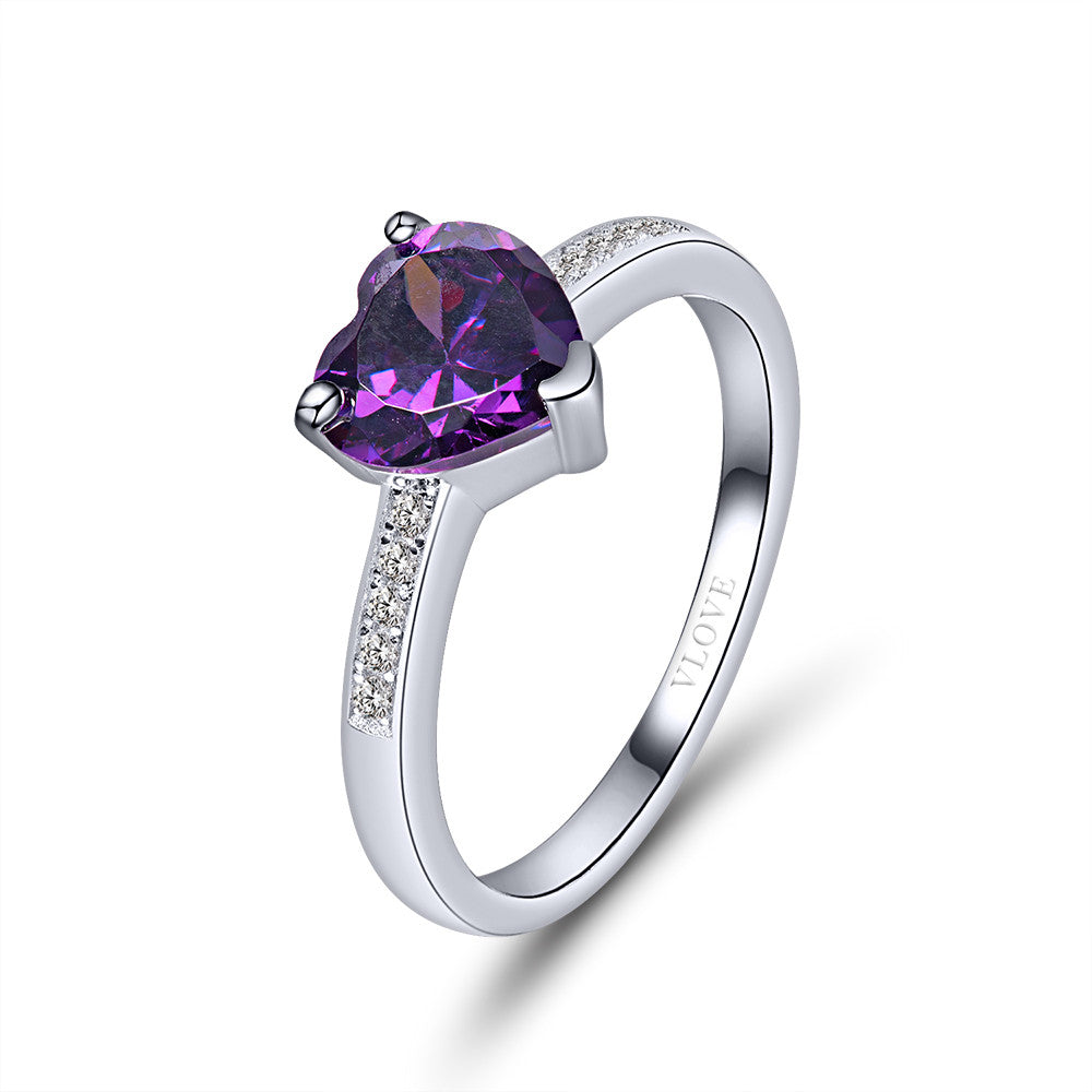 18K 纯金钻石美丽爱心设计戒指