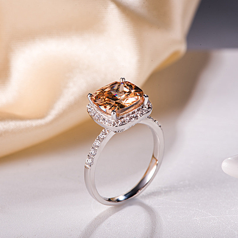 Ring aus 18-karätigem Massivgold mit Diamanten und Edelsteinen